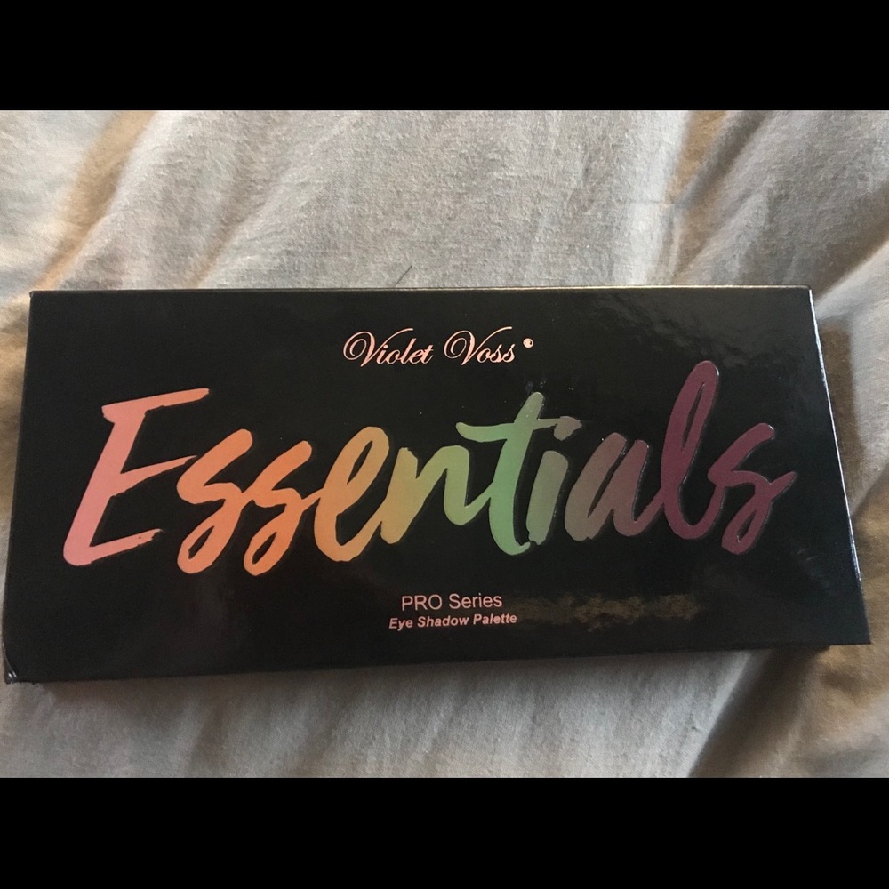 Violet Voss- essentials eyeshadow palette.